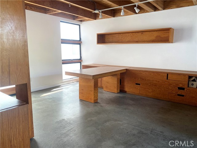 1113 Electric Avenue, Venice CA: https://media.crmls.org/medias/898a47cb-d04e-4848-8c50-4f105dad1223.jpg
