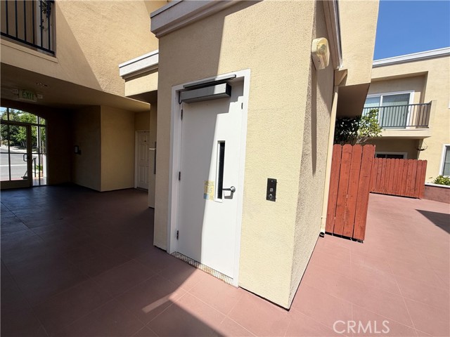 Detail Gallery Image 5 of 25 For 300 E Providencia #111,  Burbank,  CA 91502 - 1 Beds | 1 Baths