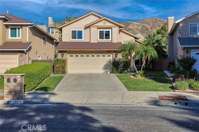 Detail Gallery Image 2 of 30 For 11849 Kathyann St, Sylmar,  CA 91342 - 3 Beds | 2/1 Baths