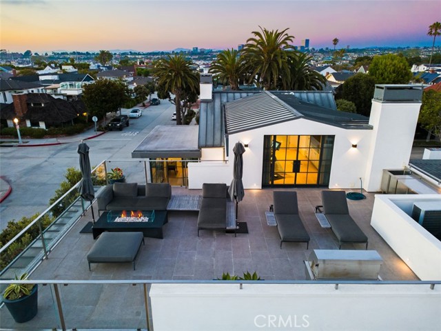 1703 E Ocean Boulevard, Newport Beach CA: https://media.crmls.org/medias/898bebf0-ddd6-4af8-aab5-2227aee11081.jpg