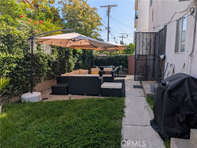 2120 Carmona Avenue, Los Angeles CA: https://media.crmls.org/medias/898c5223-343b-4905-83fd-03725ce8542e.jpg