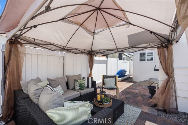 94 Yorktown, Newport Beach CA: https://media.crmls.org/medias/898cbacf-f7d8-47ef-a405-c7a4e0232057.jpg