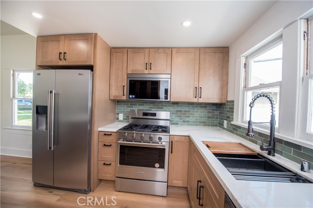 Detail Gallery Image 3 of 26 For 1107 W Grand Ave, Corona,  CA 92882 - 2 Beds | 1/1 Baths