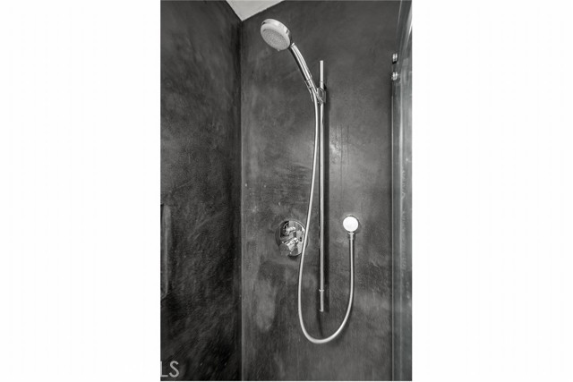 Detail Gallery Image 14 of 31 For 701 Hillcrest, El Segundo,  CA 90245 - 5 Beds | 2 Baths