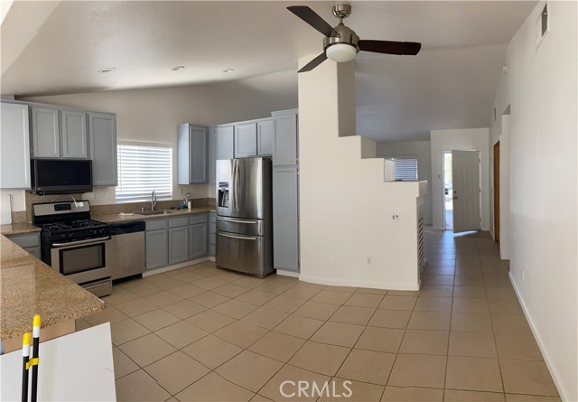 Detail Gallery Image 4 of 20 For 44889 Camino Alamosa, Temecula,  CA 92592 - 3 Beds | 2 Baths