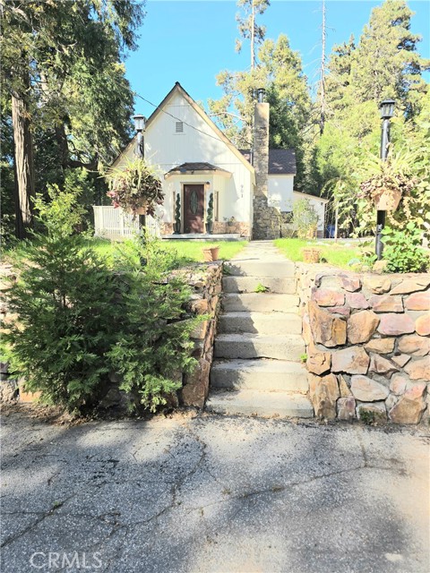 901 Ca-173, Lake Arrowhead CA: https://media.crmls.org/medias/89921ee5-6a3d-46f7-8697-0bd9efdeaaa0.jpg
