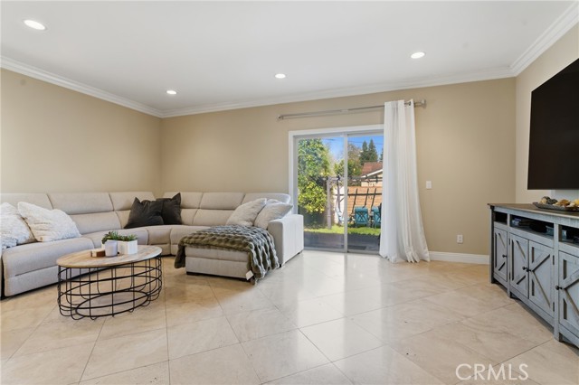 Detail Gallery Image 15 of 39 For 22711 Collins St, Woodland Hills,  CA 91367 - 4 Beds | 3/1 Baths