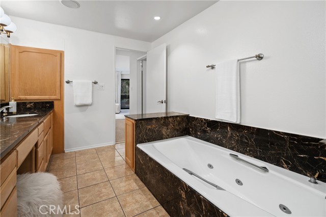 Detail Gallery Image 24 of 50 For 11687 Bellagio #12,  Los Angeles,  CA 90049 - 2 Beds | 2/1 Baths