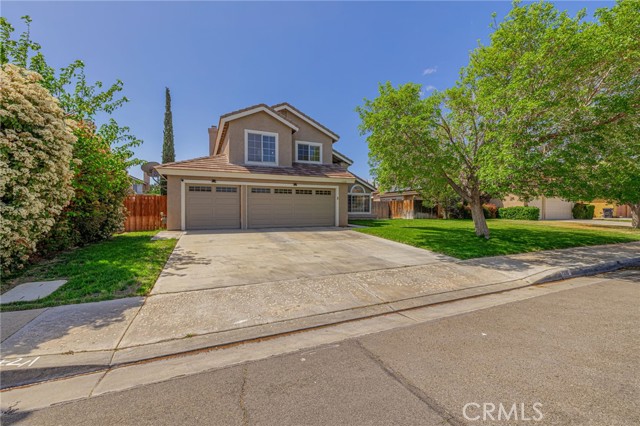 Detail Gallery Image 2 of 39 For 3336 E Avenue Q10, Palmdale,  CA 93550 - 4 Beds | 3 Baths