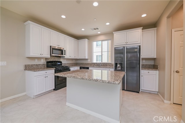 Detail Gallery Image 12 of 28 For 2882 Cedar Ln, Pomona,  CA 91767 - 3 Beds | 2/2 Baths