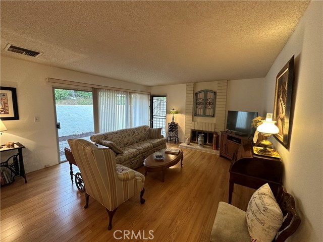 10521 Larwin Avenue, 6 photo 7