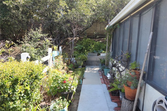 Detail Gallery Image 9 of 71 For 19208 Avenue of the Oaks #J,  Newhall,  CA 91321 - 2 Beds | 1/1 Baths