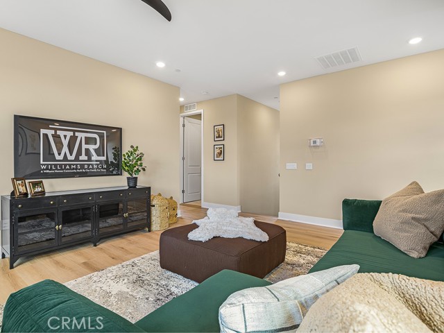 Detail Gallery Image 32 of 45 For 30110 Crestline Court, Castaic,  CA 91384 - 4 Beds | 3/1 Baths