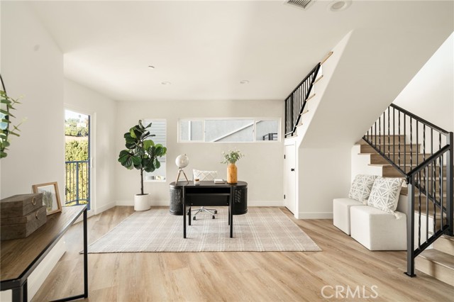 Detail Gallery Image 14 of 32 For 2397 Yorkshire Dr, Los Angeles,  CA 90065 - 3 Beds | 2/1 Baths