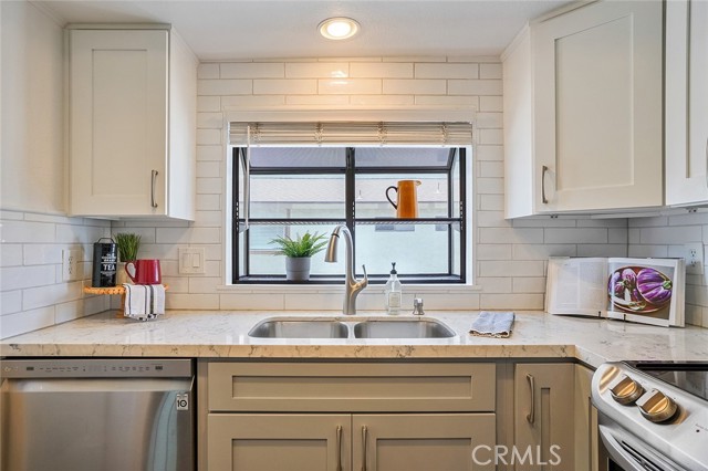 2005 W Culver Avenue, Orange CA: https://media.crmls.org/medias/8995d585-aab9-40aa-8b8d-cfef31624f11.jpg