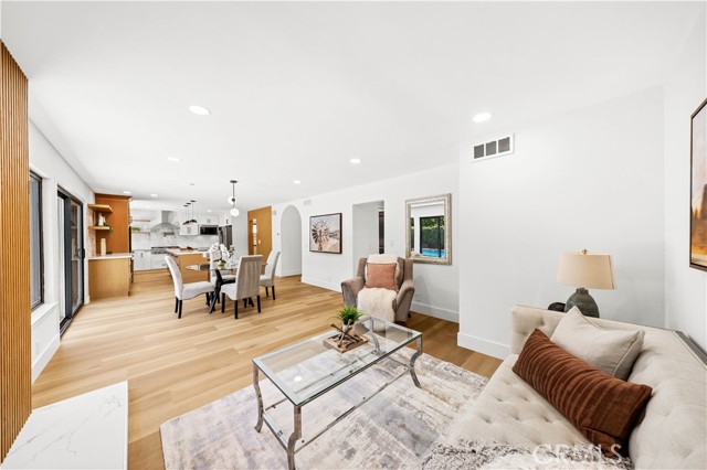 25011 Mammoth Circle, Lake Forest CA: https://media.crmls.org/medias/8996ae7e-1490-4c45-b1d0-56d09276e281.jpg