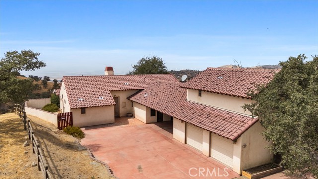 30721 Condor Place, Tehachapi CA: https://media.crmls.org/medias/8997388a-72db-421f-8866-4615b796c89f.jpg