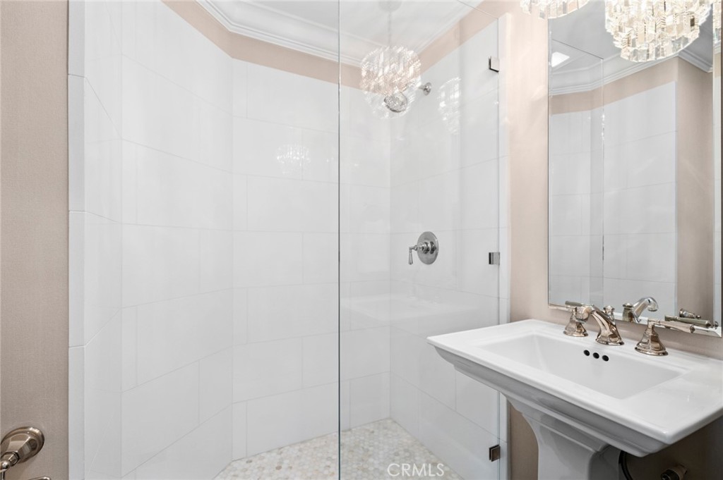 https://media.crmls.org/medias/8997c808-f3c6-48d2-90f4-becff7268401.jpg?preset=X-Large