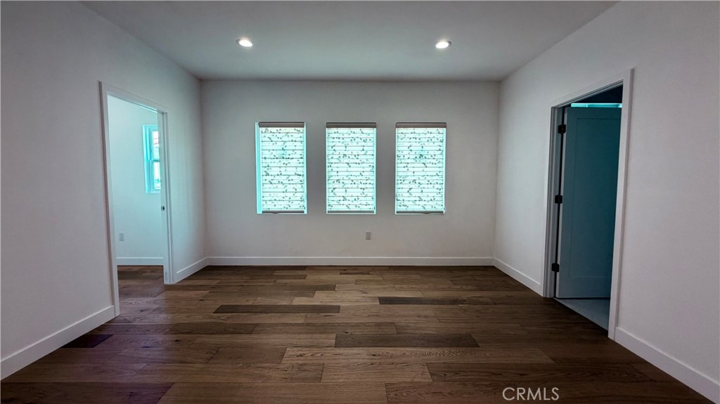 https://media.crmls.org/medias/8997fd81-9a90-4e7e-8803-201b4578423e.jpg?preset=X-Large