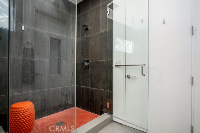 Principal Suite Walk-In Shower