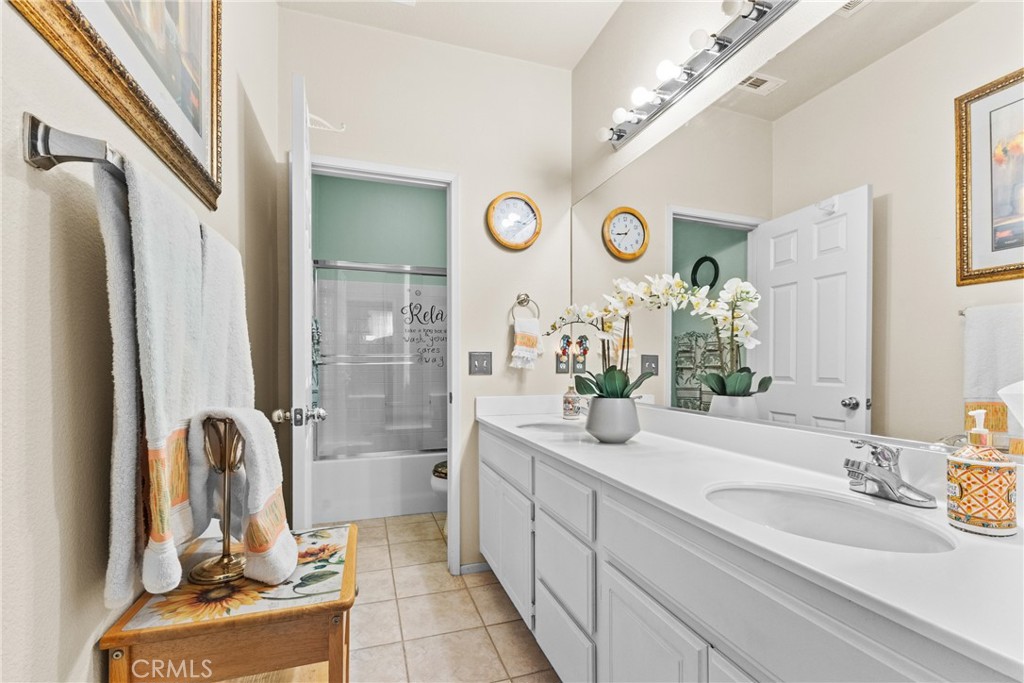 https://media.crmls.org/medias/8998503a-0ec2-4a57-9c51-6467f39cbfef.jpg?preset=X-Large