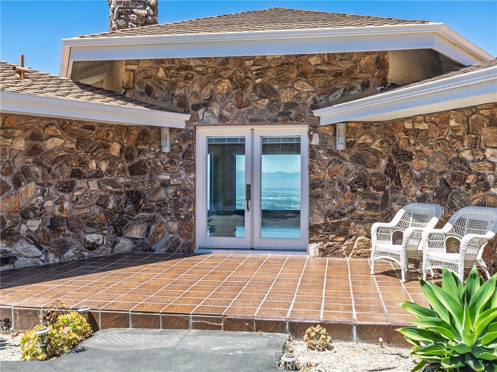 https://media.crmls.org/medias/899856ba-542f-42f1-8393-ba553da5aefe.jpg?preset=X-Large