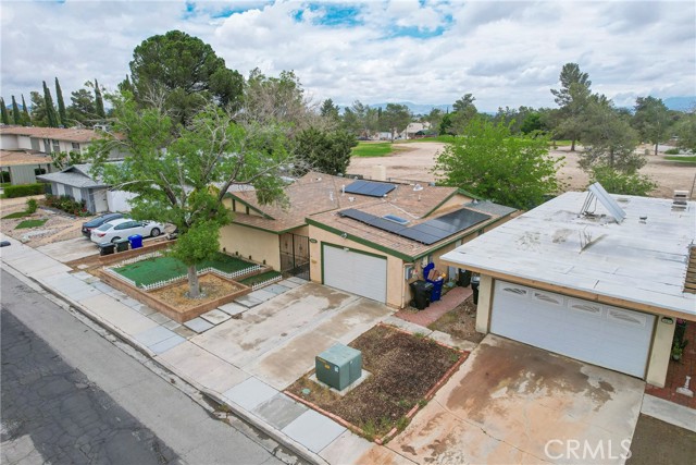 Detail Gallery Image 6 of 48 For 14215 Canterbury Dr, Victorville,  CA 92395 - 3 Beds | 2 Baths