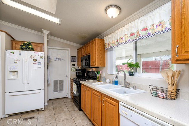 Detail Gallery Image 9 of 28 For 802 Roadrunner Way, Perris,  CA 92570 - 3 Beds | 2 Baths