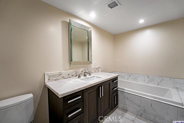Detail Gallery Image 18 of 36 For 10523 Ashton Ave #202,  Los Angeles,  CA 90024 - 2 Beds | 2/1 Baths