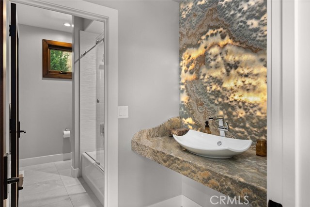 3386 Canyon Oaks Terrace, Chico CA: https://media.crmls.org/medias/899a05dc-73f5-4a17-9b83-e871bfd4c566.jpg