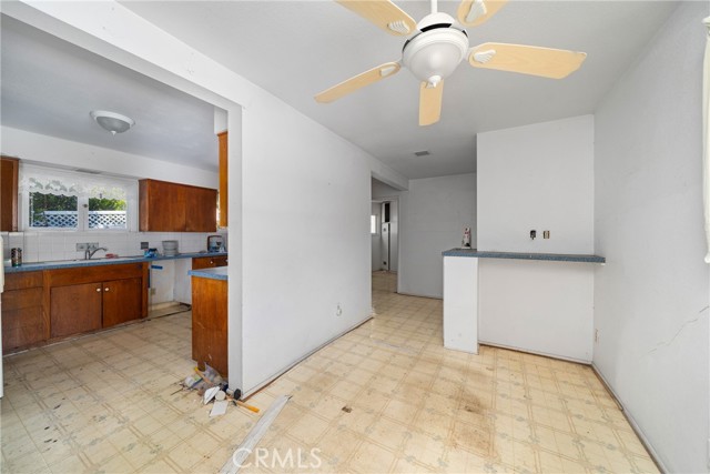 12852 Fairhaven, Santa Ana CA: https://media.crmls.org/medias/899a26cc-4514-4153-8544-8e960442d32c.jpg