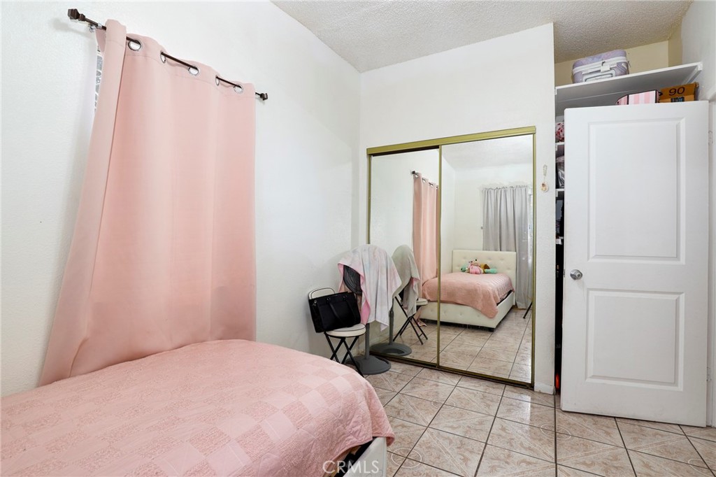 https://media.crmls.org/medias/899a6edc-25c5-42f0-8bf5-510c3a7bff0a.jpg?preset=X-Large