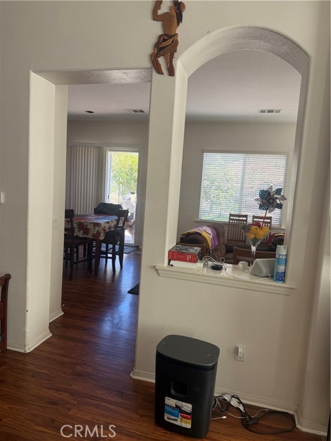 Detail Gallery Image 10 of 63 For 28512 Meadow Heights Ct, Canyon Country,  CA 91387 - 6 Beds | 3 Baths