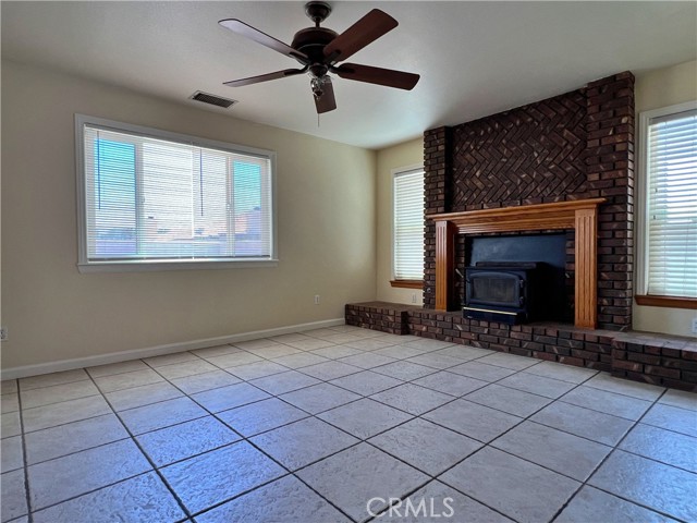 Detail Gallery Image 8 of 22 For 17895 Cumberland Way, Victorville,  CA 92395 - 4 Beds | 3 Baths