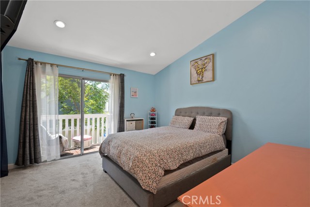 101 Abbeywood Lane, Aliso Viejo CA: https://media.crmls.org/medias/899c78bb-6fac-4c5e-859b-187e34d9497c.jpg