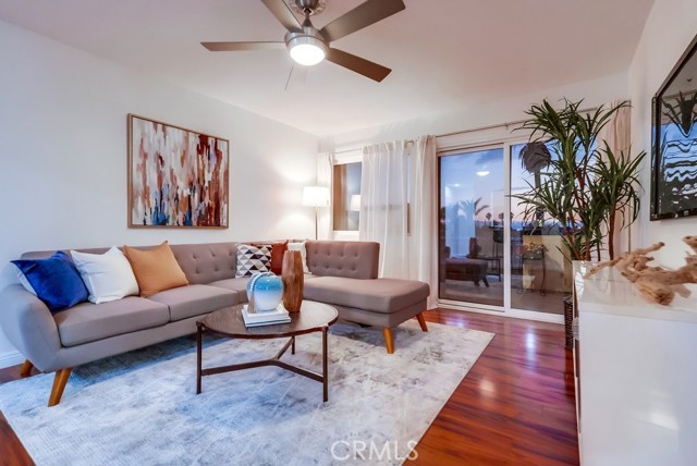 Detail Gallery Image 3 of 35 For 1140 Pacific Ave #30,  Long Beach,  CA 90813 - 2 Beds | 2 Baths