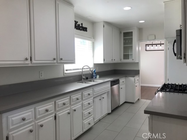 Detail Gallery Image 5 of 16 For 3679 Crowell, Riverside,  CA 92504 - 3 Beds | 2 Baths