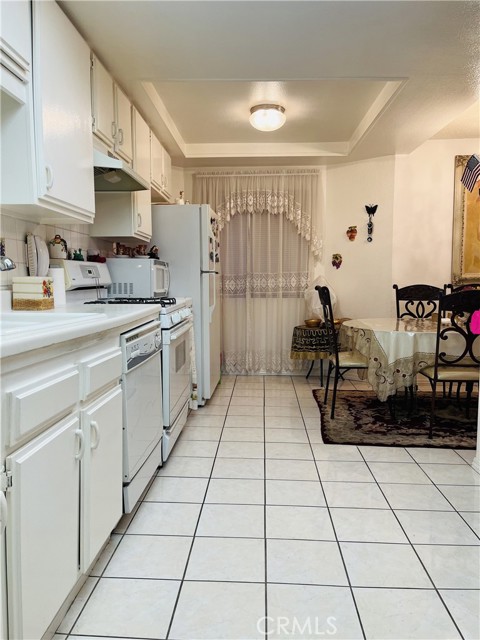 Detail Gallery Image 11 of 19 For 8020 Langdon Ave #101,  Van Nuys,  CA 91406 - 2 Beds | 2 Baths