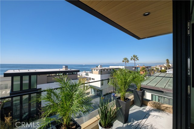 Detail Gallery Image 9 of 64 For 3004 Manhattan Ave, Manhattan Beach,  CA 90266 - 5 Beds | 5/1 Baths