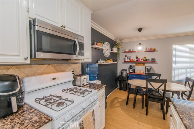 7045 Woodley Avenue, 218 photo 8