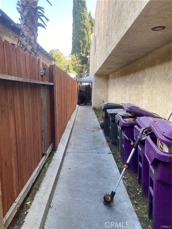 https://media.crmls.org/medias/89a26e21-31fa-4e10-805b-1f94f03765e3.jpg?preset=X-Large