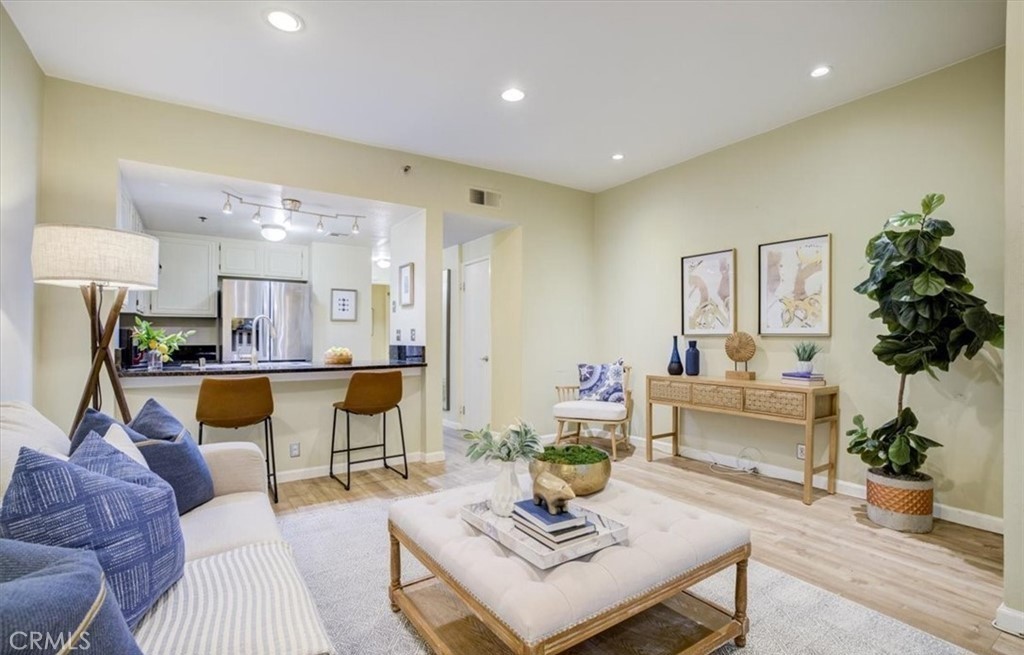 720 W 4th Street #112