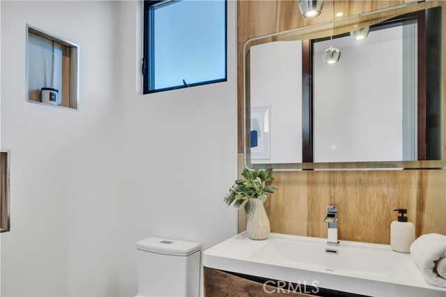 332 Avenue E, Redondo Beach, California 90277, 5 Bedrooms Bedrooms, ,6 BathroomsBathrooms,Residential,For Sale,Avenue E,SB26070979