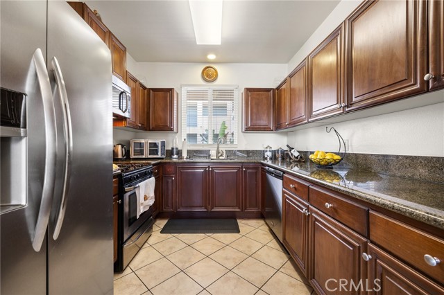 Detail Gallery Image 9 of 31 For 13951 Sherman Way #301,  Van Nuys,  CA 91405 - 2 Beds | 2 Baths