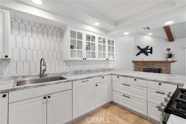 Detail Gallery Image 19 of 34 For 18435 Keswick #10,  Reseda,  CA 91335 - 2 Beds | 2/1 Baths