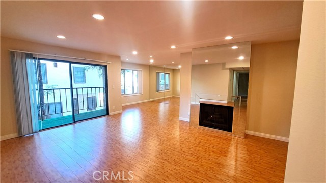 Detail Gallery Image 8 of 32 For 316 N Maryland Ave #109,  Glendale,  CA 91206 - 2 Beds | 2 Baths