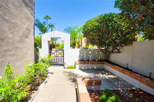 19 Las Cruces, Irvine CA: https://media.crmls.org/medias/89a3a732-1b52-4e55-8704-c91d60c0d256.jpg