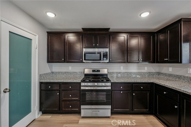 Detail Gallery Image 7 of 38 For 32976 Middlegate, Lake Elsinore,  CA 92530 - 3 Beds | 2/1 Baths