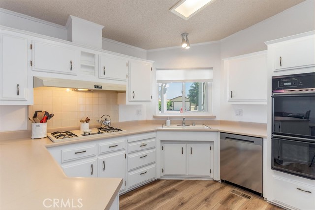 Detail Gallery Image 3 of 37 For 38370 via Taffia, Murrieta,  CA 92563 - 2 Beds | 2 Baths