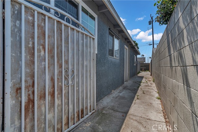 509 La Seda Road, La Puente CA: https://media.crmls.org/medias/89a6d436-f38c-4baa-bf81-22840a9f567e.jpg